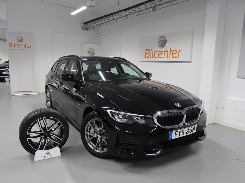 Bild 1 av BMW 330e Touring Sport line V-Däck ingår Drag-Navi-CarPlay-Rattv