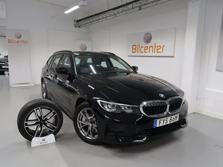 BMW 330e Touring Sport line V-Däck ingår Drag-Navi-CarPlay-Rattv