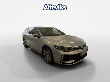Volkswagen Passat Variant eHybrid R-Line 272hk *Drag/Keyless/P.värm/IQ*