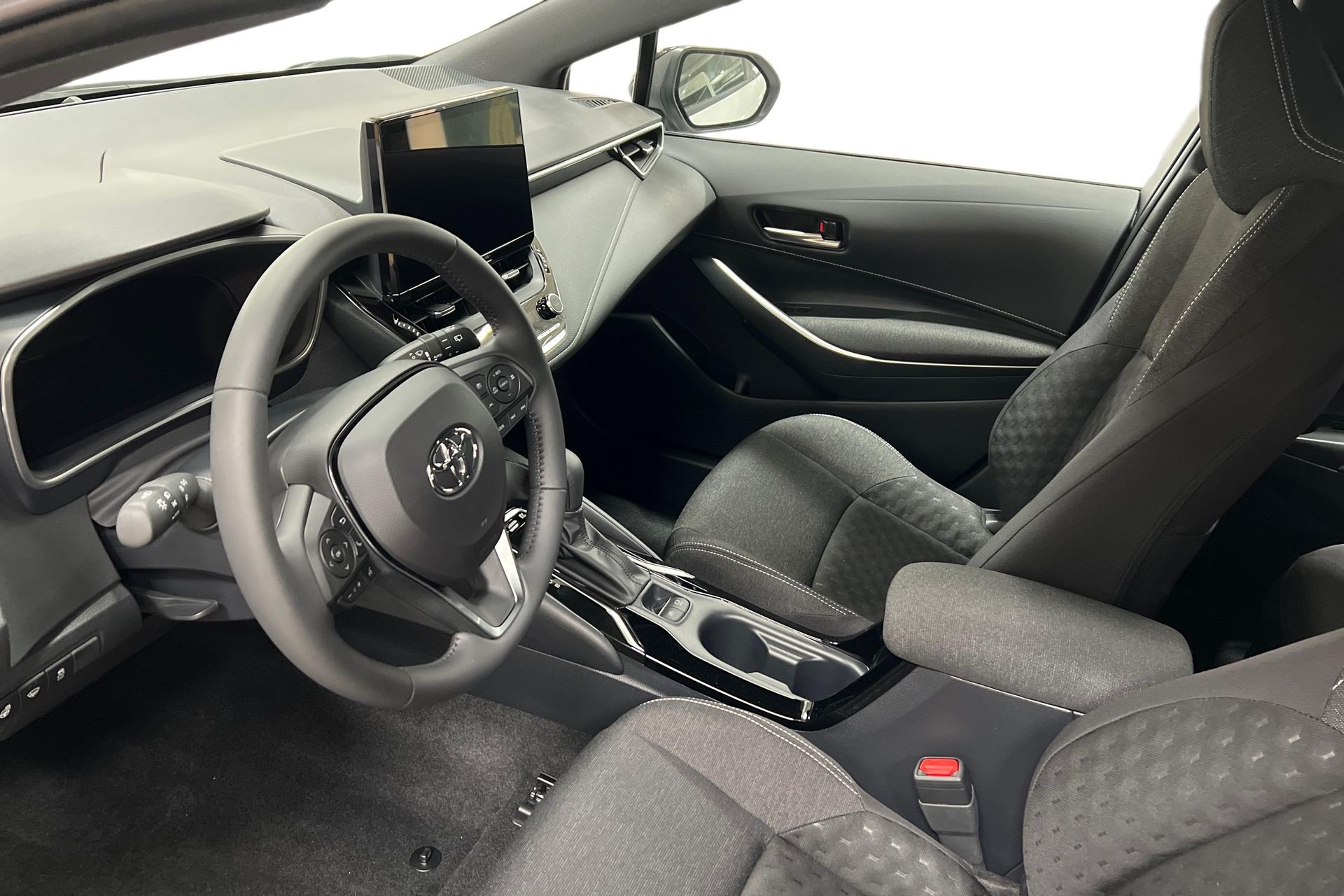 Toyota Corolla 1,8 HYBRID 5D ACTIVE PLUS 2025, photo 6/10