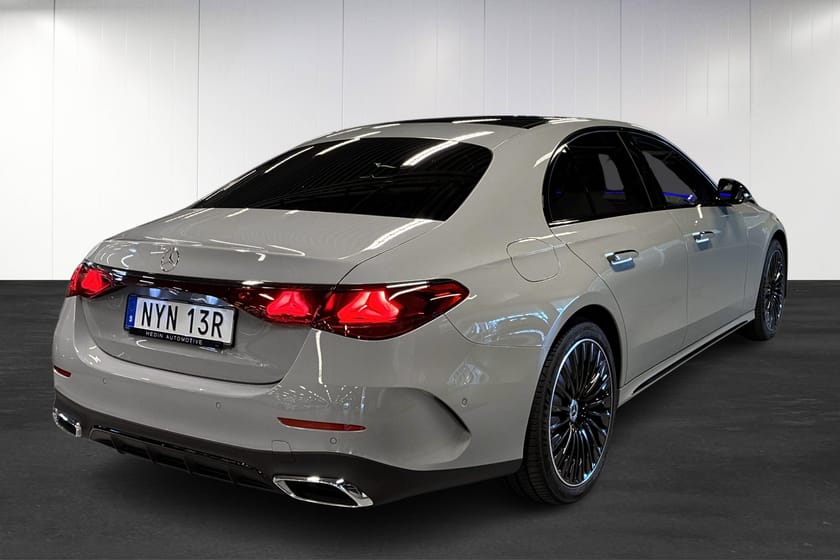 Bild 3 av Mercedes-Benz E 300 de 4MATIC 4M SEDAN  | AMG | Advanced Edition | Pano | Burmester | 360 |