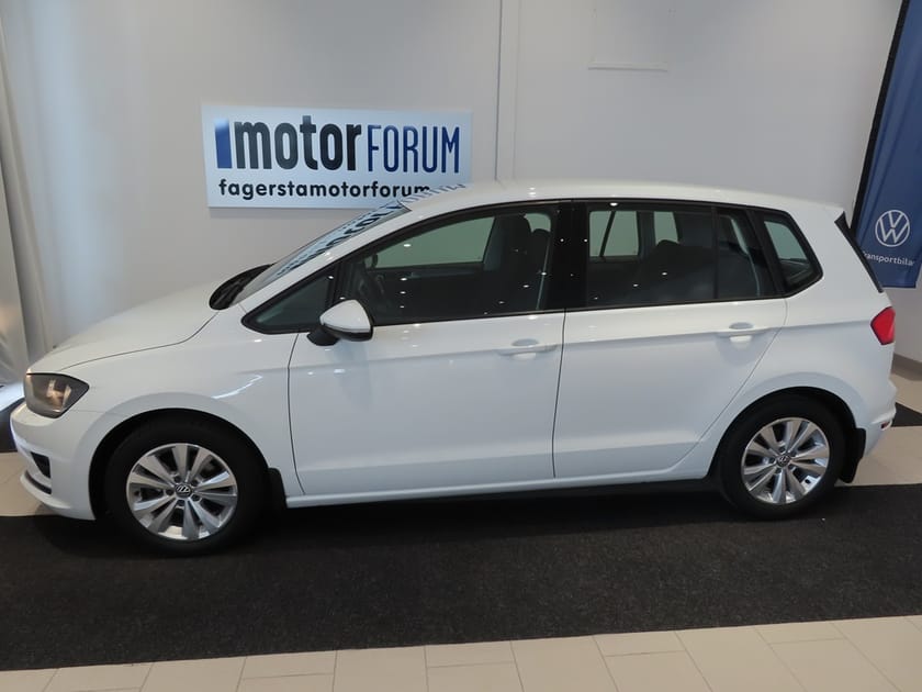 Bild 2 av Volkswagen Golf Sportsvan TSI 110 HK Drag Backkamera  Vhjul
