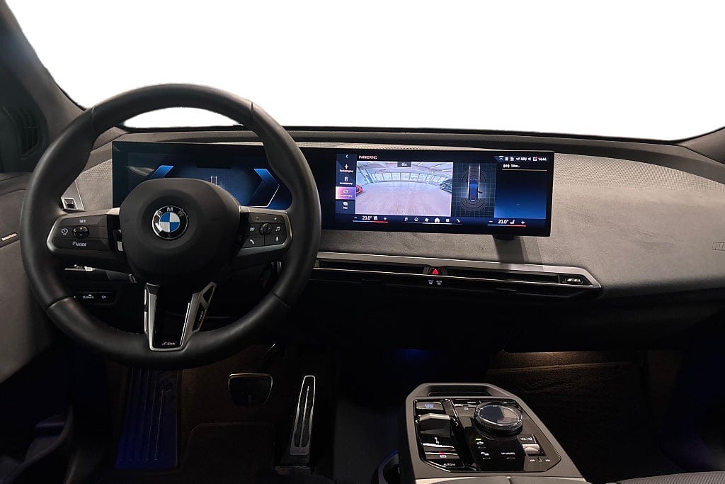 BMW iX xDrive60, 544ps, 2025