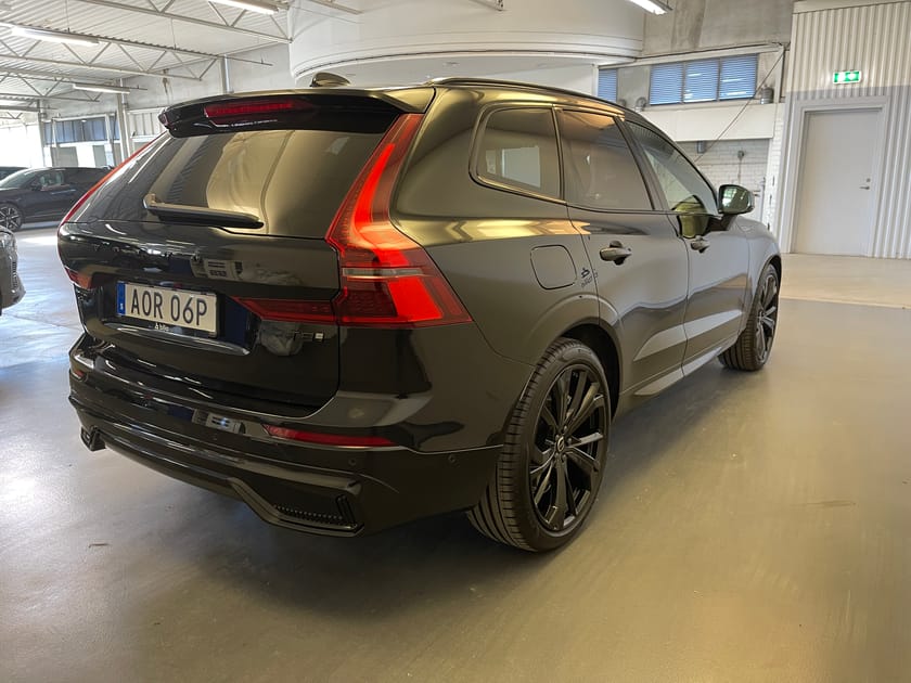 Bild 4 av Volvo XC60 T8 Plus Black Nordic Edition/ Navigation/ Panoramatak/ Massage stol/ Bower & Wilkins/ 10.000kr Tillbehör/