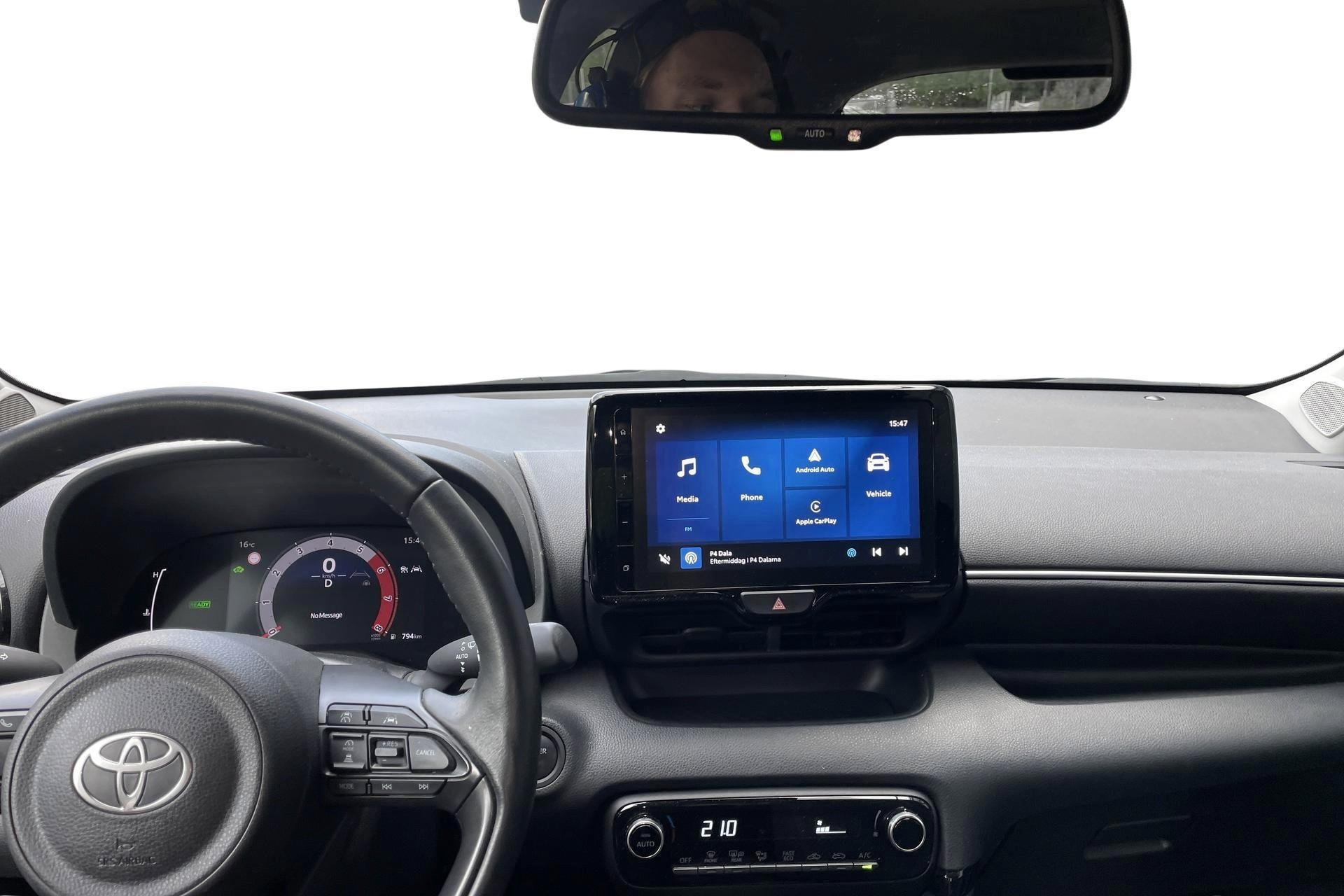 Toyota Yaris Hybrid 115 2024, photo 7/10