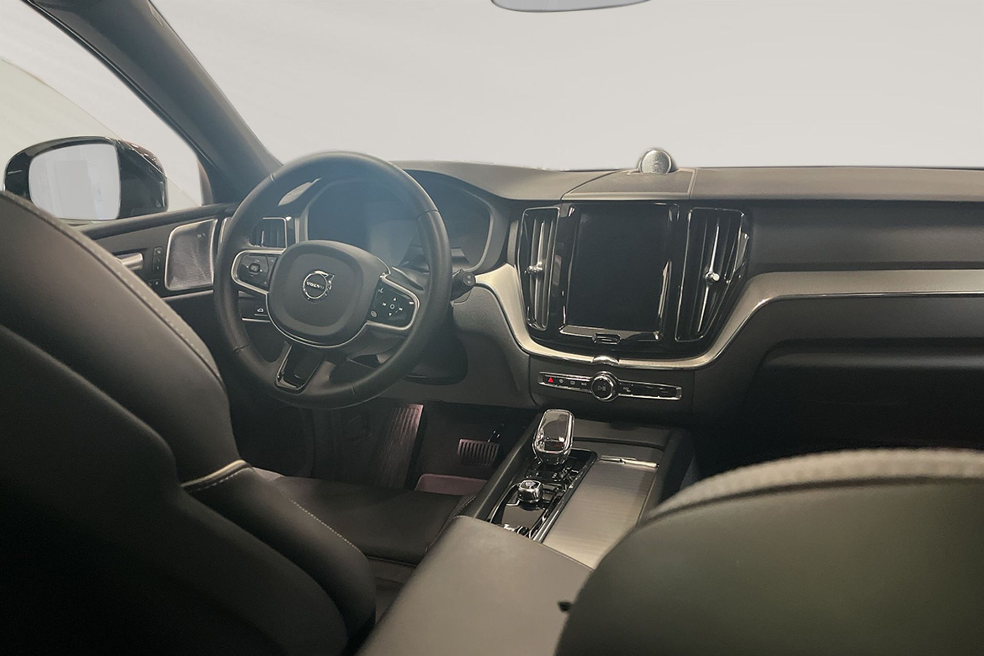 Volvo XC60 T8 Plus Dark 2025, photo 5/7