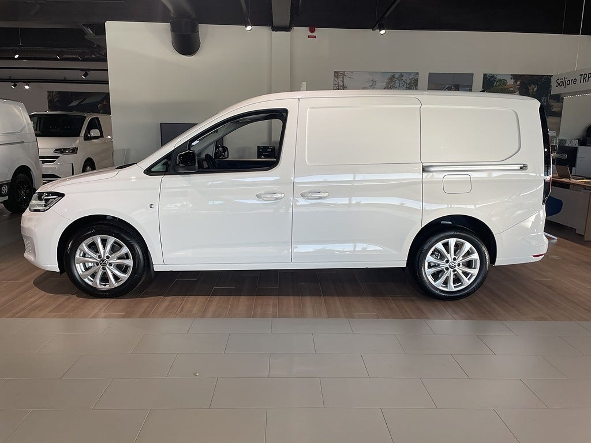 Volkswagen Caddy Cargo MAXI HJULBAS 2026, bild 4/10