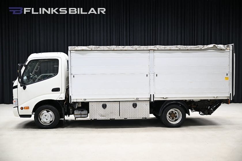 Bild 2 av Toyota Dyna Chassi 109HK|Bakgavellyft|Momsbil|1Ägare|AC