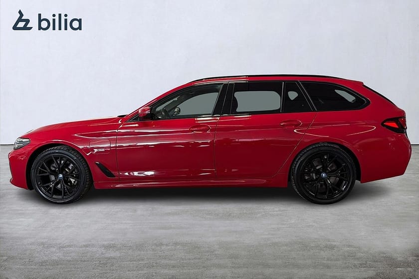 Bild 3 av BMW 530e xDrive Touring M-sport | Panorama | Drag | H&K