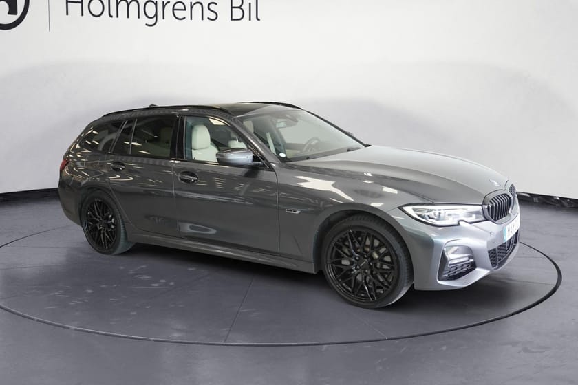 Bild 1 av BMW 330e xDrive Touring Steptronic, 292hk