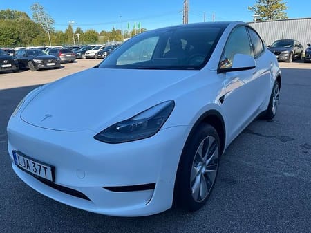 Tesla Model Y Standard Range RWD
