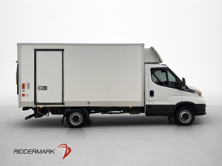 Bild 2 av Iveco Daily 35-140 Chassi Cab 2.3 BAKGAVELLYFT Sidodörr Värmare 3-Sits Moms