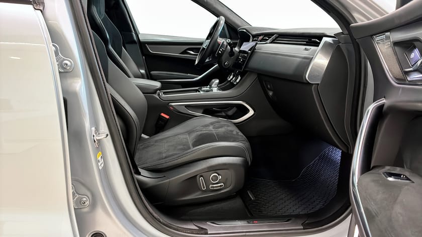 Bild 3 av Jaguar F-Pace SVR V8 550HK AWD | Dragkrok | Panorama | 360° | Meridian