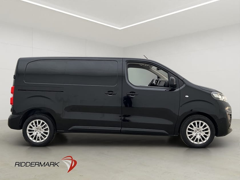Bild 2 av Opel Vivaro Skåpbil IP L2 Ny-Kamrem Värm HUD Drag Kamera CARPLAY Moms