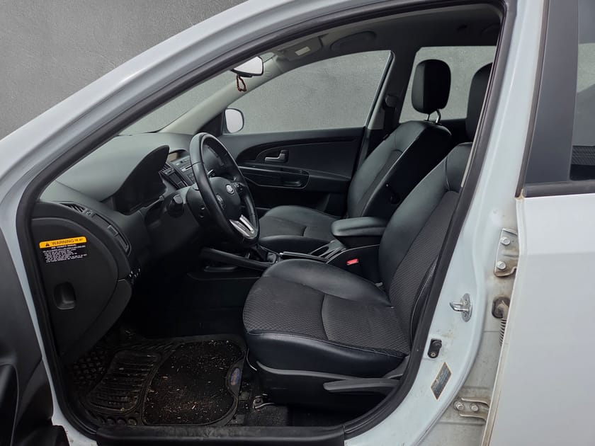 Bild 5 av Kia cee'd_sw Säljes utan garanti som reparationsobjekt