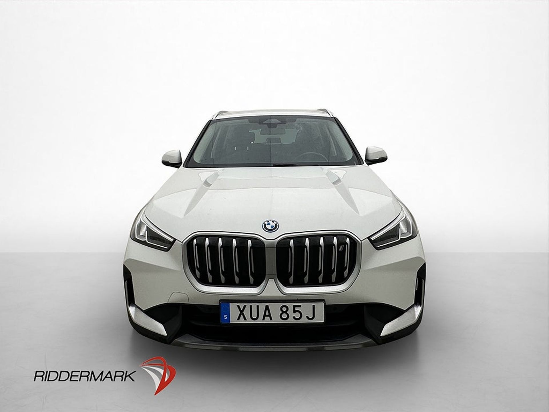 BMW iX1 xDrive30 2023, kuva 2/34