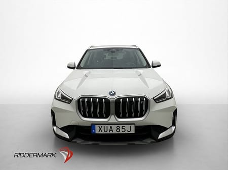 BMW iX1 xDrive30 Dragkrok Kamera Widescreen CarPlay MOMS