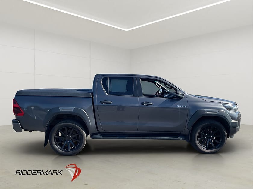Bild 2 av Toyota Hilux Dubbelhytt Invincible 2.8 4WD Värm JBL Drag CARPLAY Moms