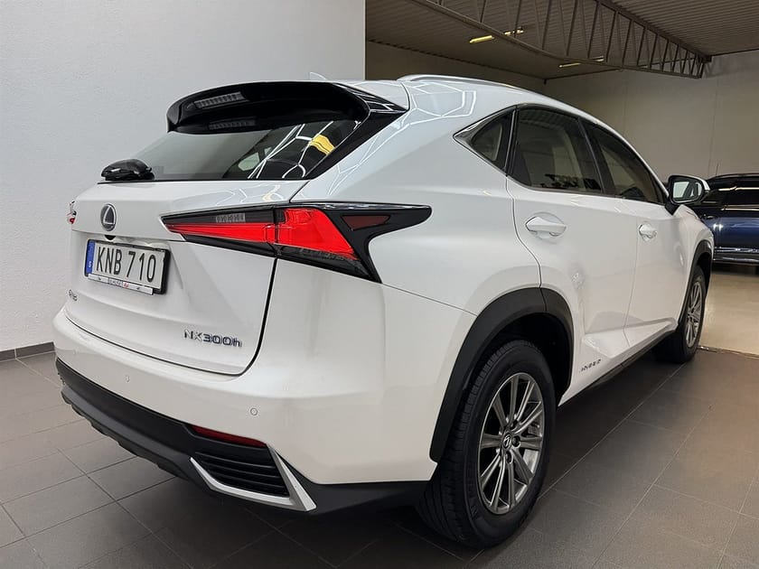Bild 3 av Lexus NX 300h AWD 2.5 197hk Business Läder/Navi/Bkamera/Krok/Nyservad