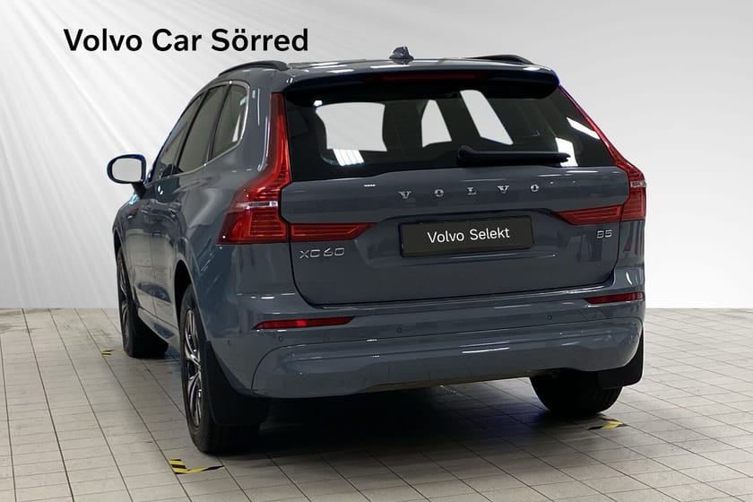 Bild 4 av Volvo XC60 B5 Bensin Momentum Advanced, Drag, 360 kamera, Head up display
