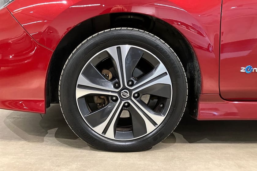 Bild 5 av Nissan Leaf 40kWh Tekna / V-pump / 360-Kam / Bose / Navi / CarPlay