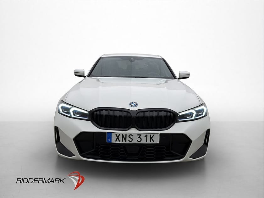 Bild 2 av BMW 330e xDrive Sedan M Sport Innovation H/K HUD Drag Kamera