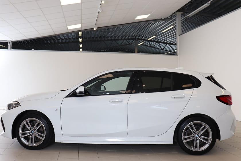 Bild 2 av BMW 118i Steptronic M Sport B-kamera Rattvärme Keyless