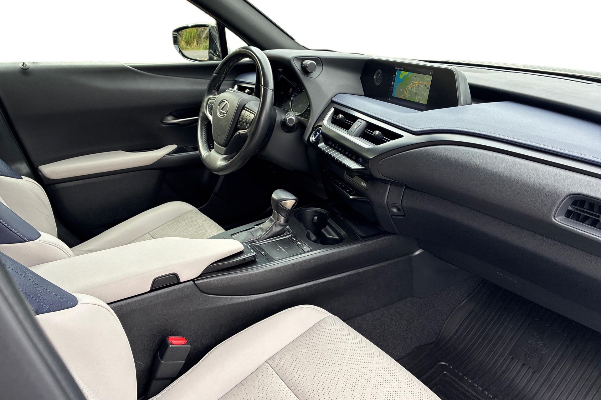 Lexus UX 2019, bild 6/10