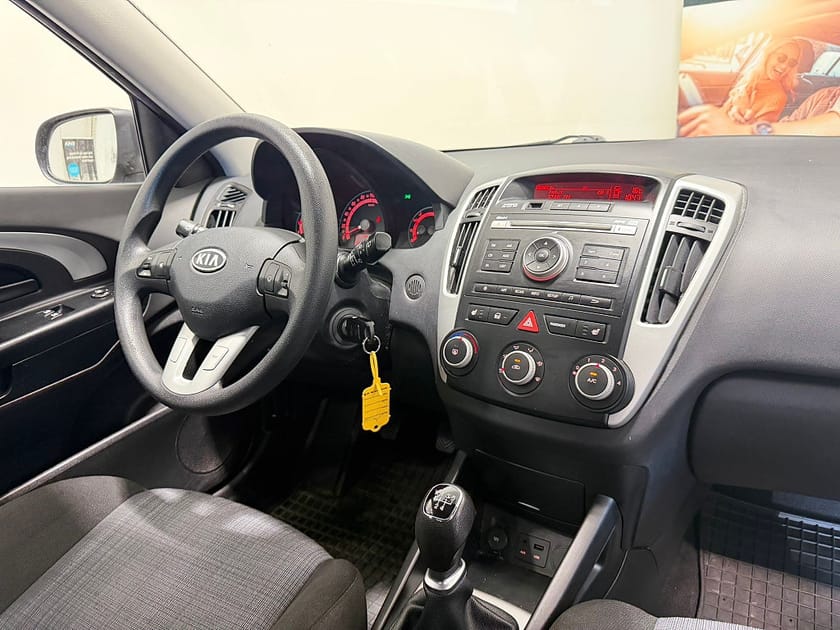 Bild 2 av Kia cee'd 1.4 CVVT EX Euro 4