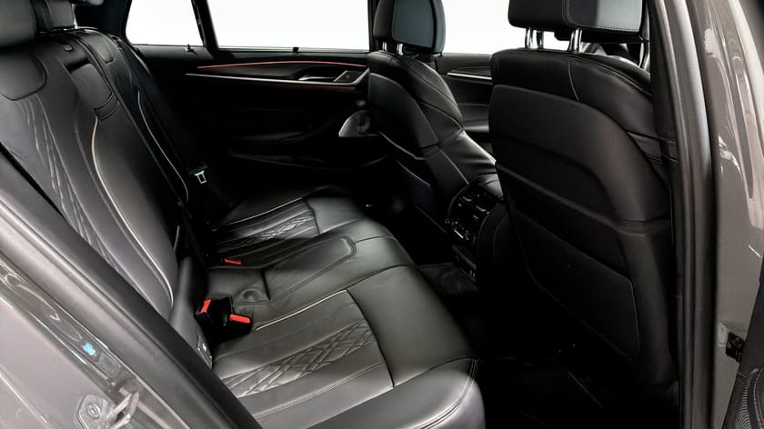 Bild 5 av BMW 540d xDrive Touring M Sport Ultimate Edition B&W DAP Pano