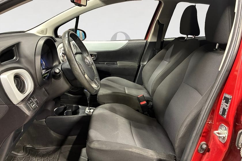 Bild 3 av Toyota Yaris Hybrid 1.5 101 HK AUT EDITION 50 NAVI 12600MIL 16"