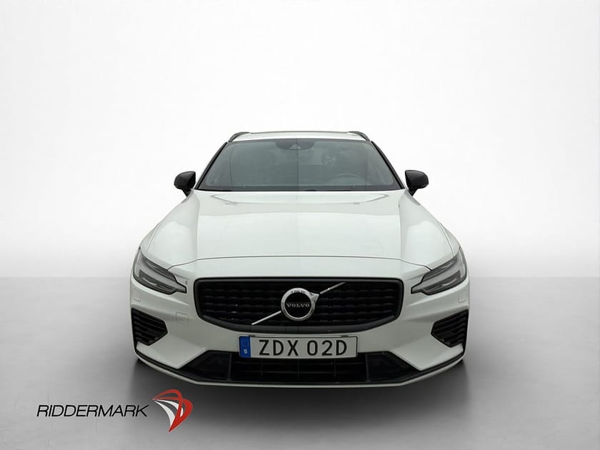 Bild 2 av Volvo V60 Recharge T6 AWD R-Design Pano H/K Drag Kamera BLIS