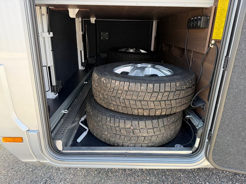 Bild 3 av Adria Mobil Matrix 670 Supreme SC * Bra utrustad *