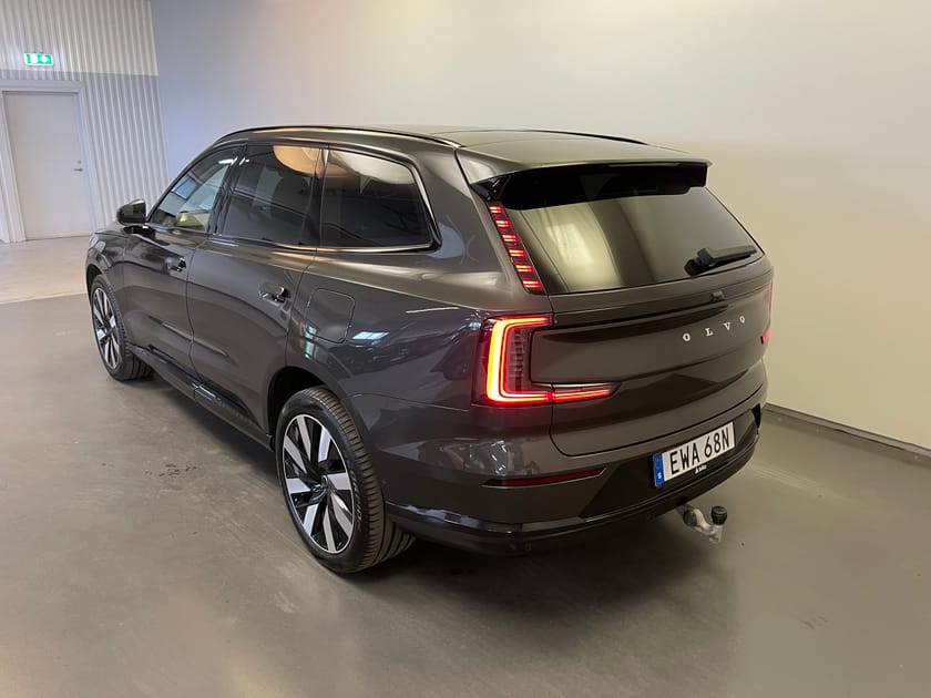 Bild 3 av Volvo EX90 Twin Motor Performance 7-seater Ultra 7sätes / 10.000kr tillbehör / Dragkrok/ 360 Kamera/ Panoramatak