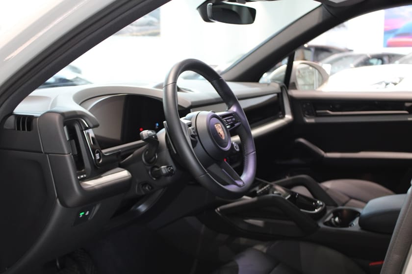 Bild 3 av Porsche Cayenne E-Hybrid Moms