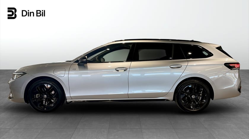 Bild 2 av Volkswagen Passat Variant eHybrid R-Line Black Edition 272hk