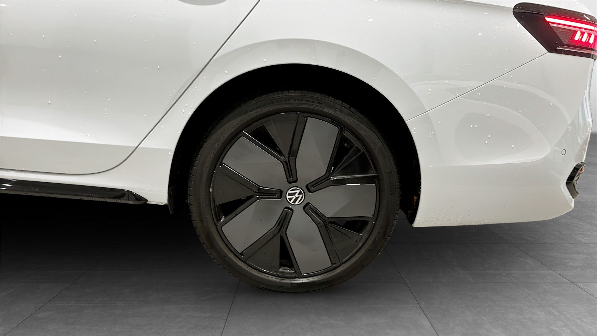Volkswagen Passat 1.5 eHybrid R-Line 2025, photo 6/10