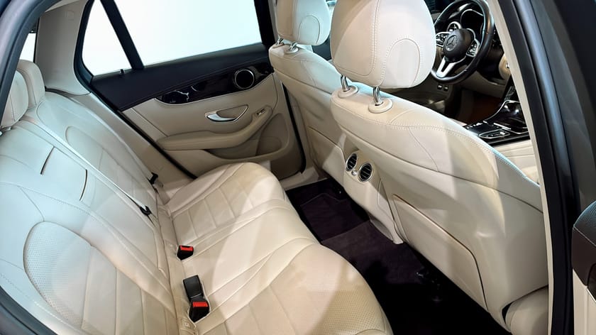Bild 5 av Mercedes-Benz GLC 300 e 4MATIC | Elekriskt infällbar dragkrok