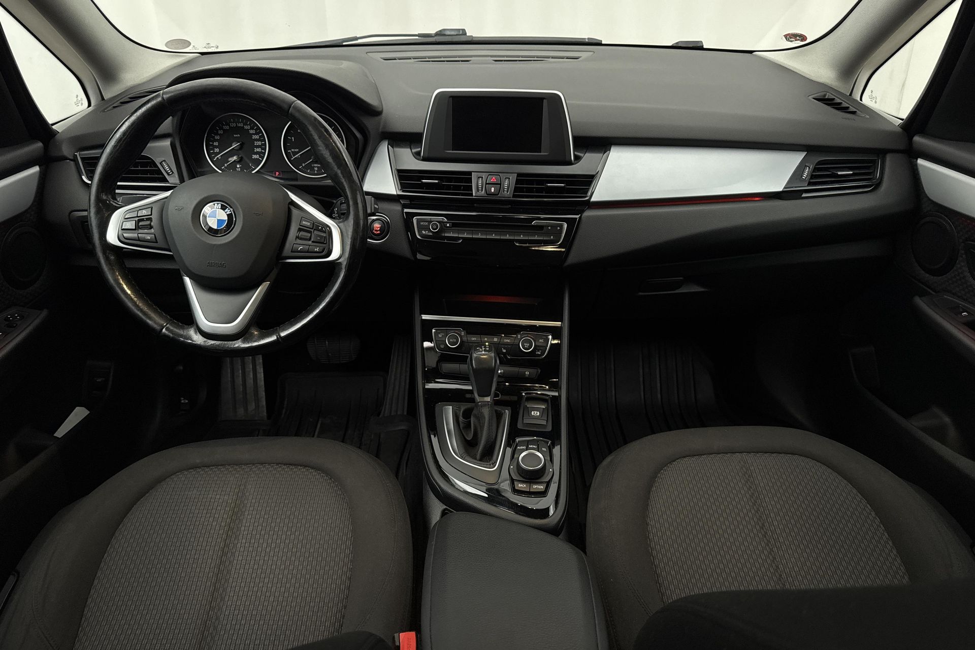 BMW 218 i Gran Tourer 2017, photo 7/10