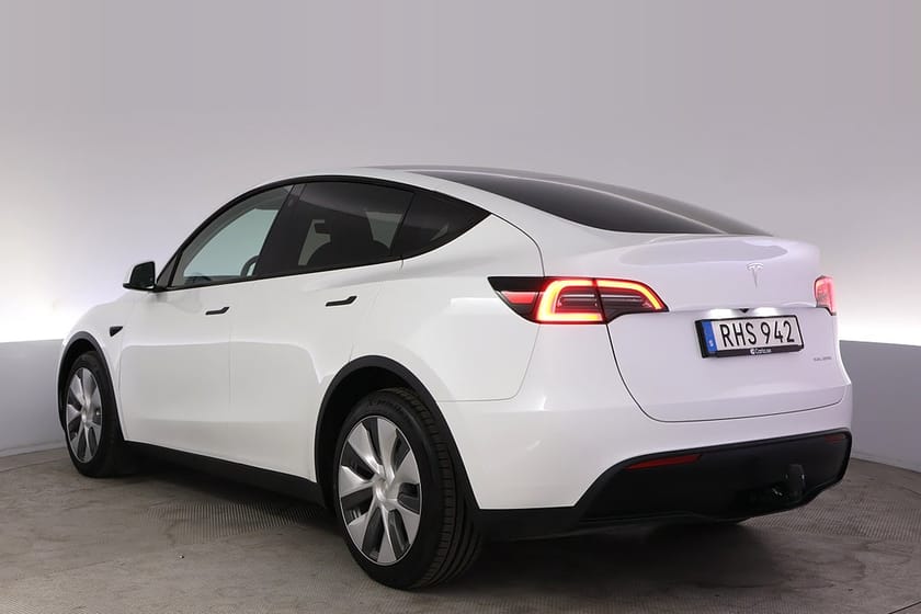 Bild 4 av Tesla Model Y Long Range AWD Autopilot Pano Drag