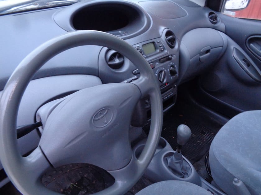 Bild 4 av Toyota Yaris 5-D 1.3  BES U.A./MV+KUPEFLÄKT/AC/FINANS