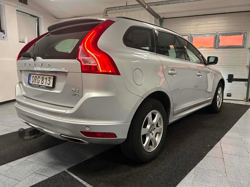 Bild 2 av Volvo XC60 D4 AWD 181 hk Geartronic Momentum Business Edt Drag