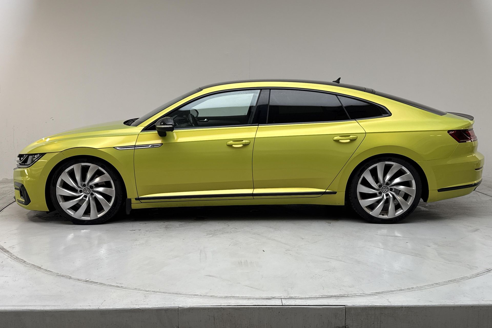 Volkswagen Arteon 2018, photo 2/10