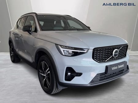 Volvo XC40 B3 FWD Bensin Plus Dark. Backkamera, Navi, Adaptiv farthållare,  Programmerbar bränslevärm,  Rattvärme