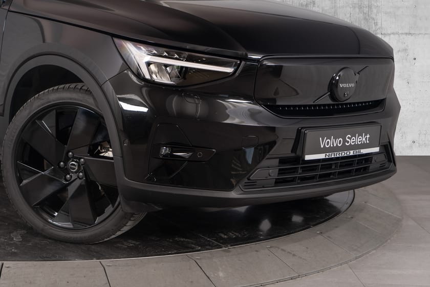 Bilde 3 av Volvo EX40 Twin Motor Performance Ultra Black Edt. Varmepumpe/360/Soltak/Harman Kardon