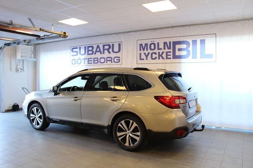 Bild 2 av Subaru Outback 2,5i Aut Summit (175hk) *Dragkrok*