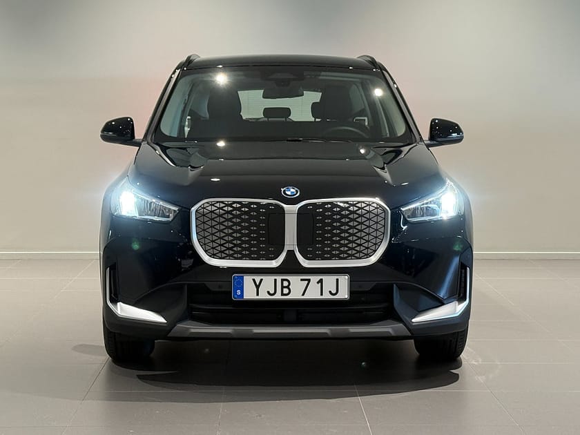 Bild 2 av BMW iX1 eDrive20 Active Edition Drag Rattvärme Park Assist