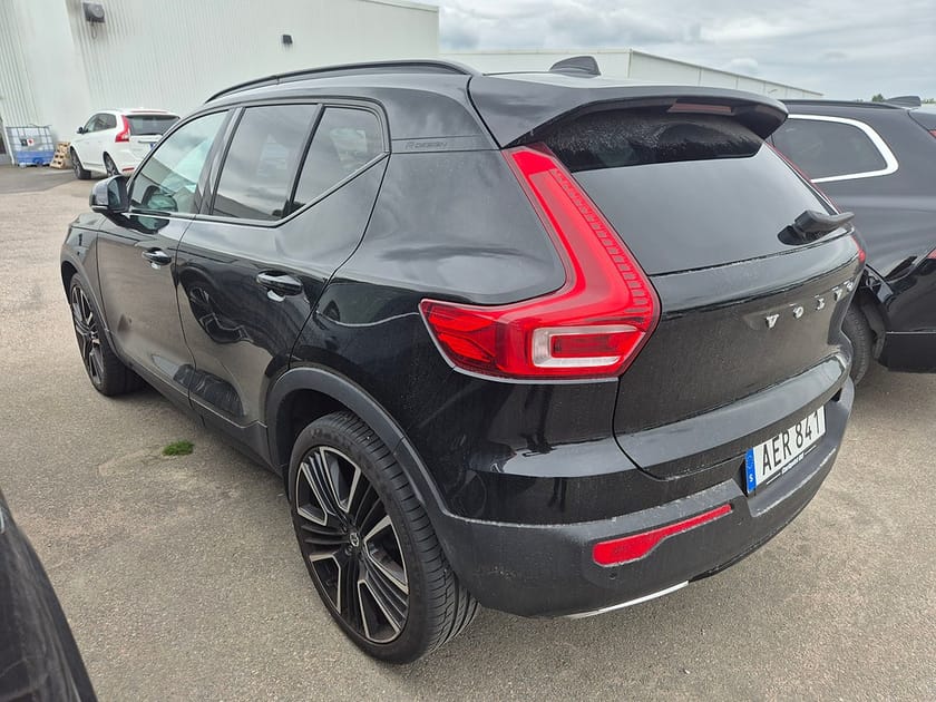 Bild 3 av Volvo XC40 D4 AWD 190HK 4x4 R-Design Panorama Läder