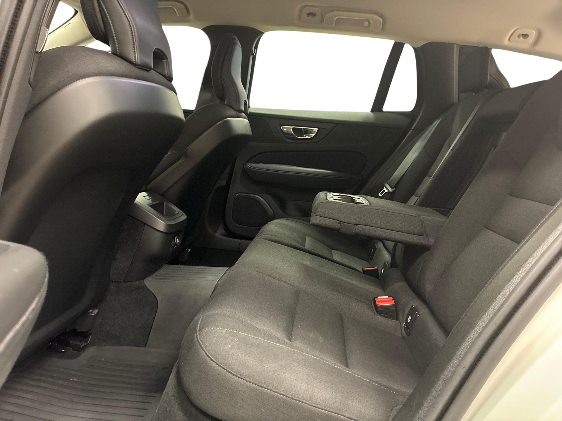 Volvo V60 D3 Momentum Edition 2020, photo 6/10