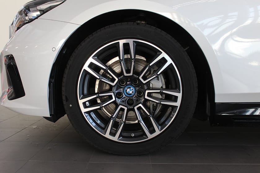 Bild 4 av BMW i5 eDrive40 Sedan M Sport Drag Rattvärme Park Assist